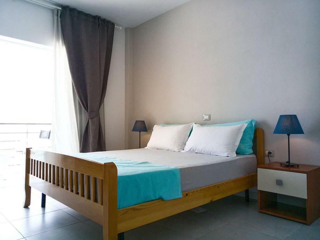 Sunset Boulevard Hotel Кєпаро Екстер'єр фото